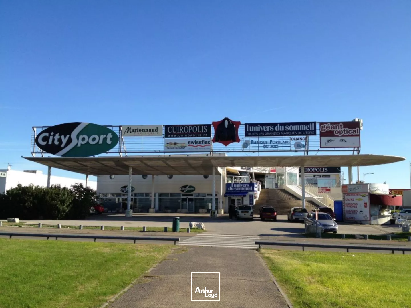 Local Commercial Nîmes : 5 Cellules d'Exception en Zone Stratégique, Accès Parking Aisé