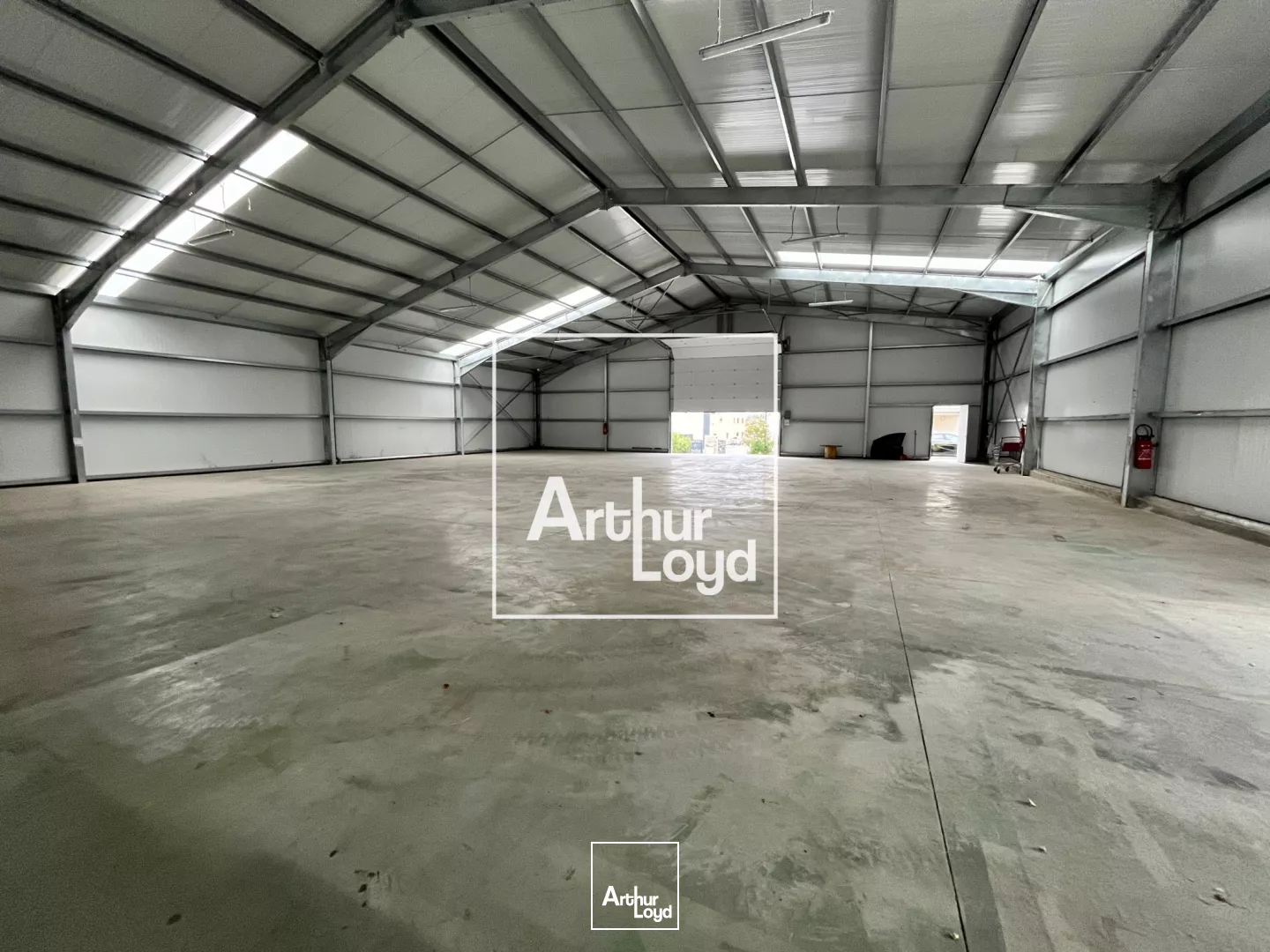 Entrepôt à louer 660 m² avec bureaux et accès poids lourds - Gard / Nîmes-Alès