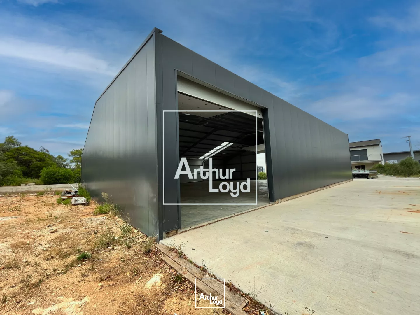 Entrepôt à louer 660 m² avec bureaux et accès poids lourds - Gard / Nîmes-Alès