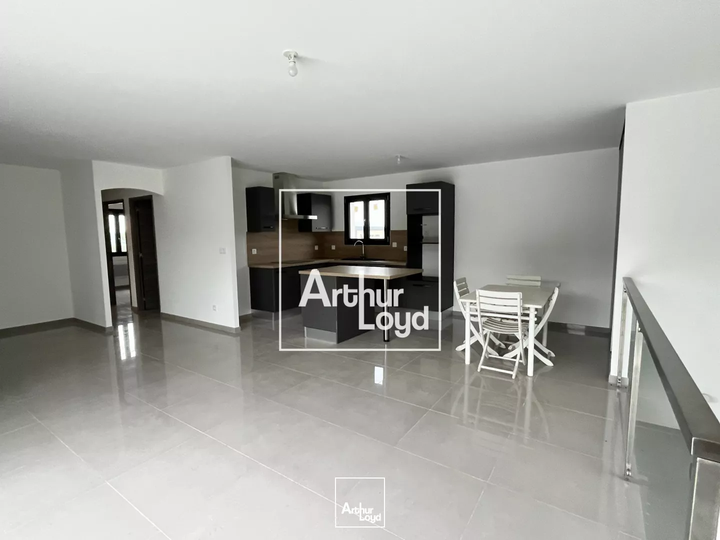 Entrepôt à louer 660 m² avec bureaux et accès poids lourds - Gard / Nîmes-Alès