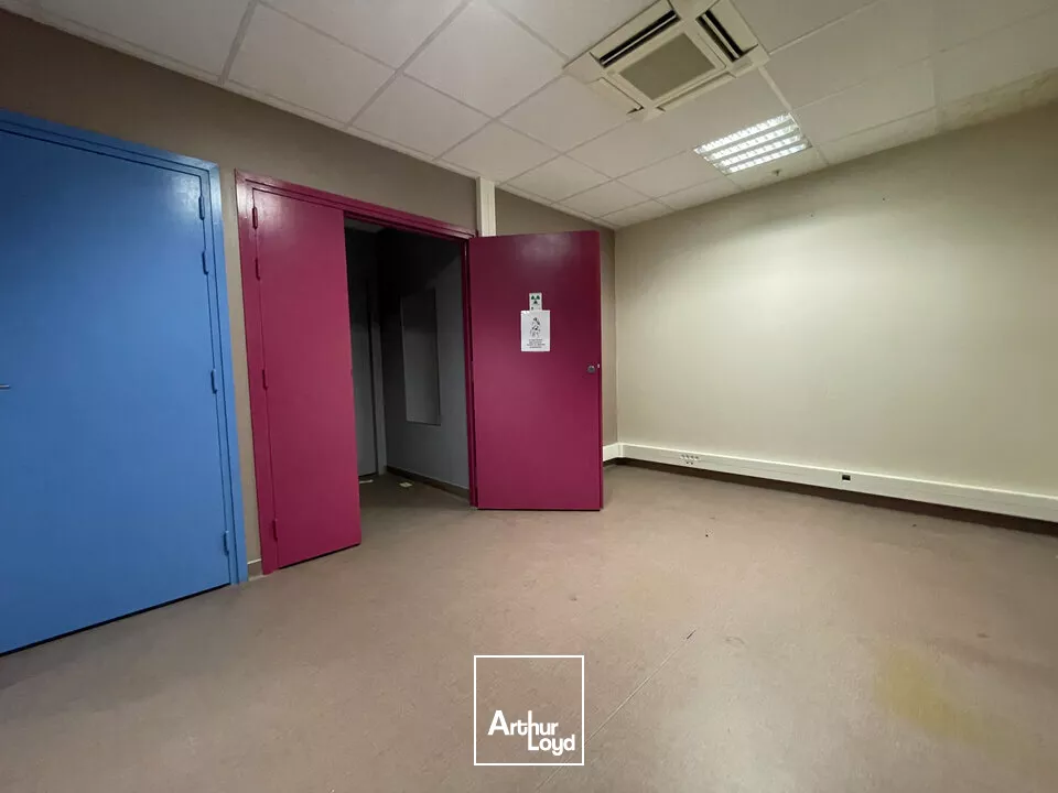 À VENDRE  LE HAVRE - NORD - CELLULE COMMERCIALE - 290 m² - PMR