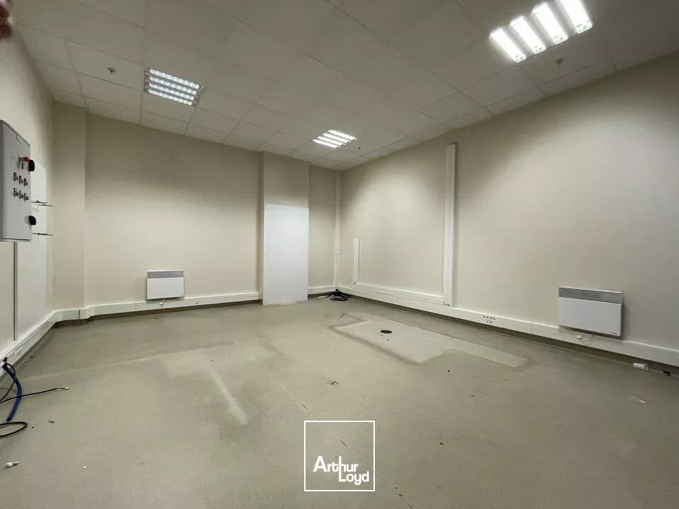 À VENDRE  LE HAVRE - NORD - CELLULE COMMERCIALE - 290 m² - PMR