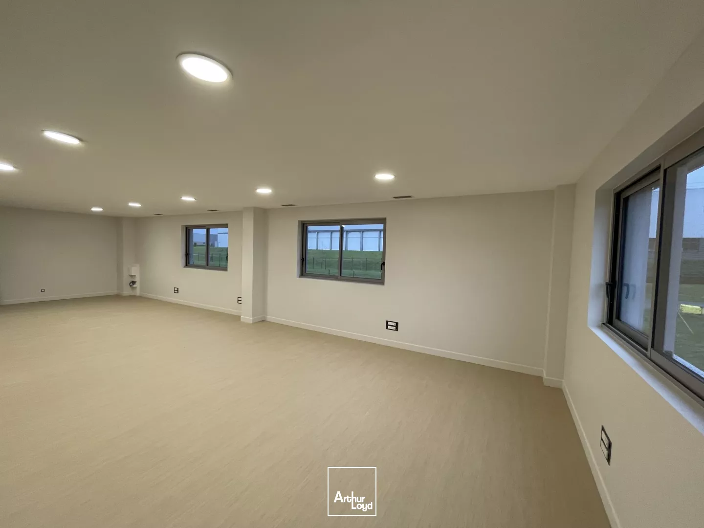 A LOUER BUREAUX NEUFS - 32 M2 - BOIS DE PLAISANCE - PÉRIPHÉRIE COMPIEGNE