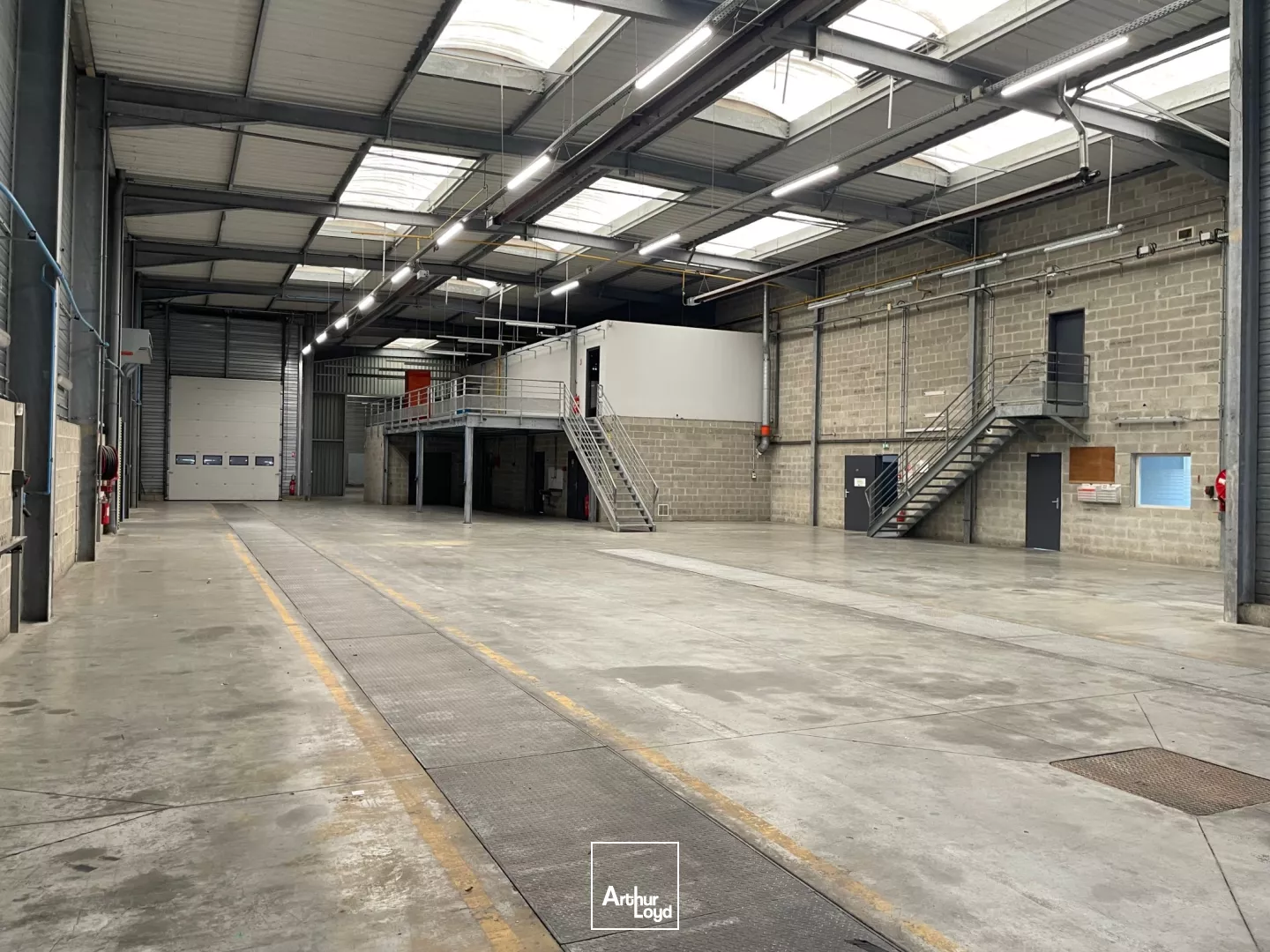 A LOUER LOCAL D'ACTIVITÉ 852 M2 COMPIEGNE