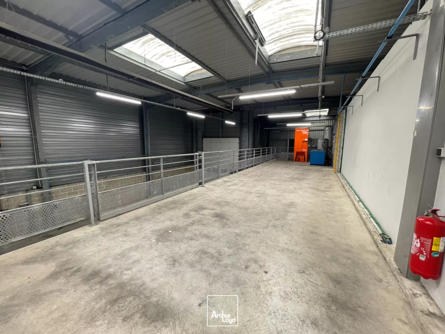 A LOUER LOCAL D'ACTIVITÉ 852 M2 COMPIEGNE