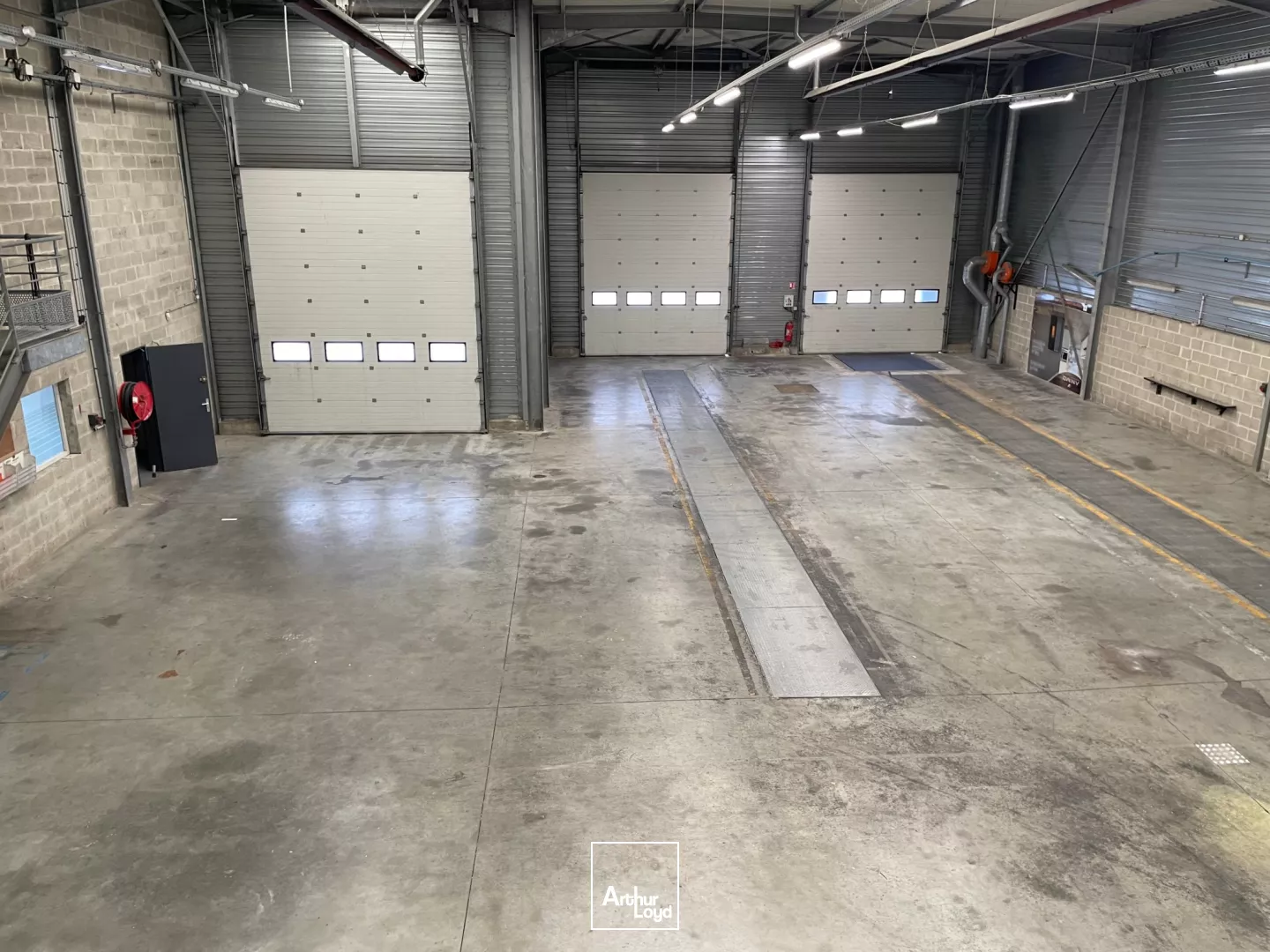 A LOUER LOCAL D'ACTIVITÉ 852 M2 COMPIEGNE