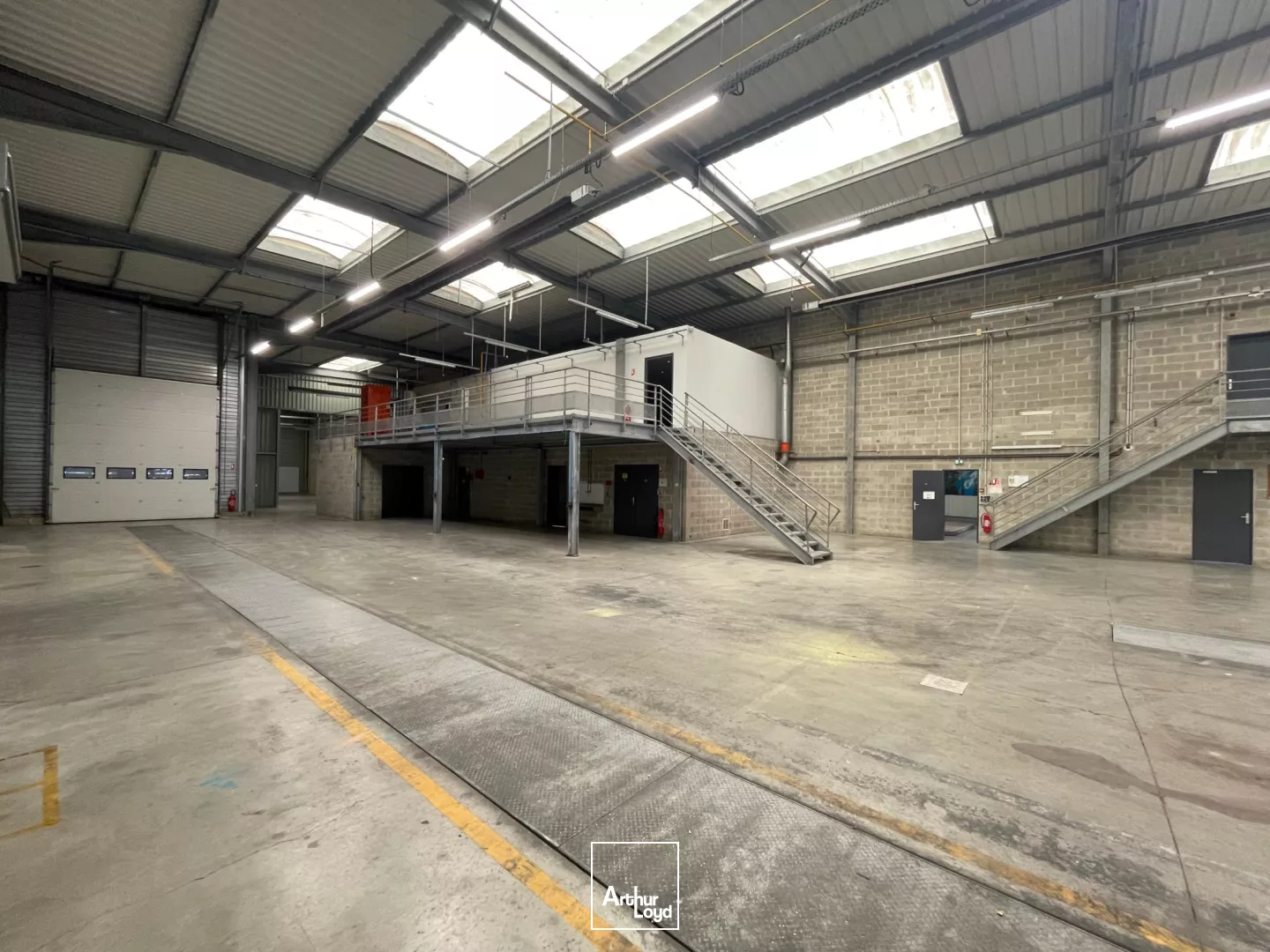 A LOUER LOCAL D'ACTIVITÉ 852 M2 COMPIEGNE