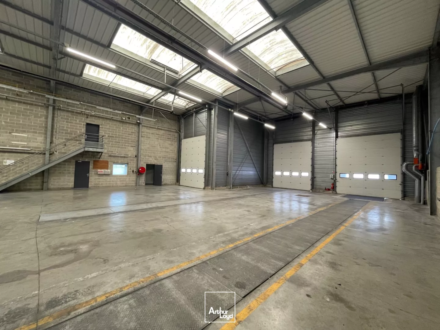 A LOUER LOCAL D'ACTIVITÉ 852 M2 COMPIEGNE