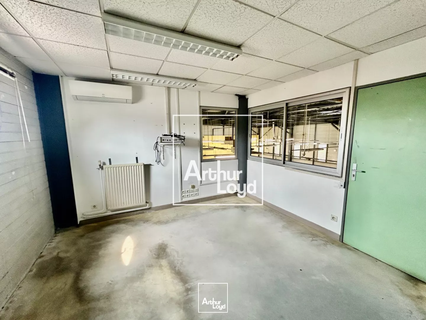 Local d'activité à louer - 616 m² avec visibilité commerciale et parkings à Vendargues