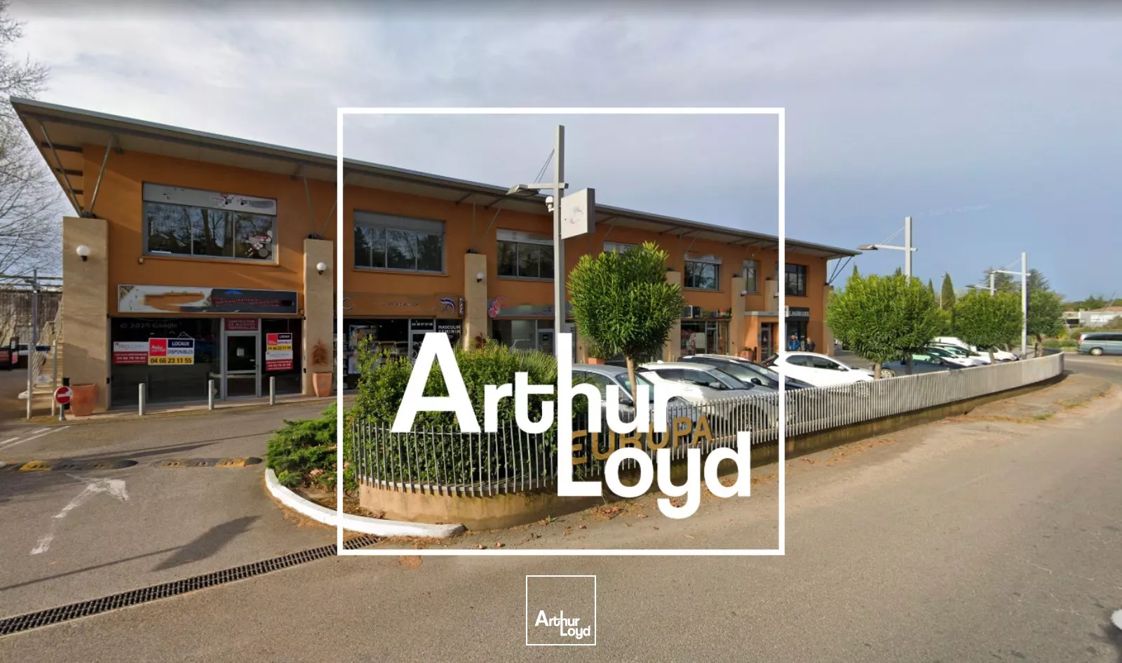 Bureaux à Louer Uzès : Local Professionnel Climatisation et Fibre, Accès PMR, Parking Sécurisé.