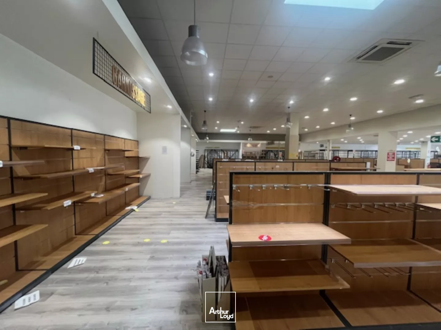 LOCAL COMMERCIAL A OUER - 1492 M² - GOUESNOU