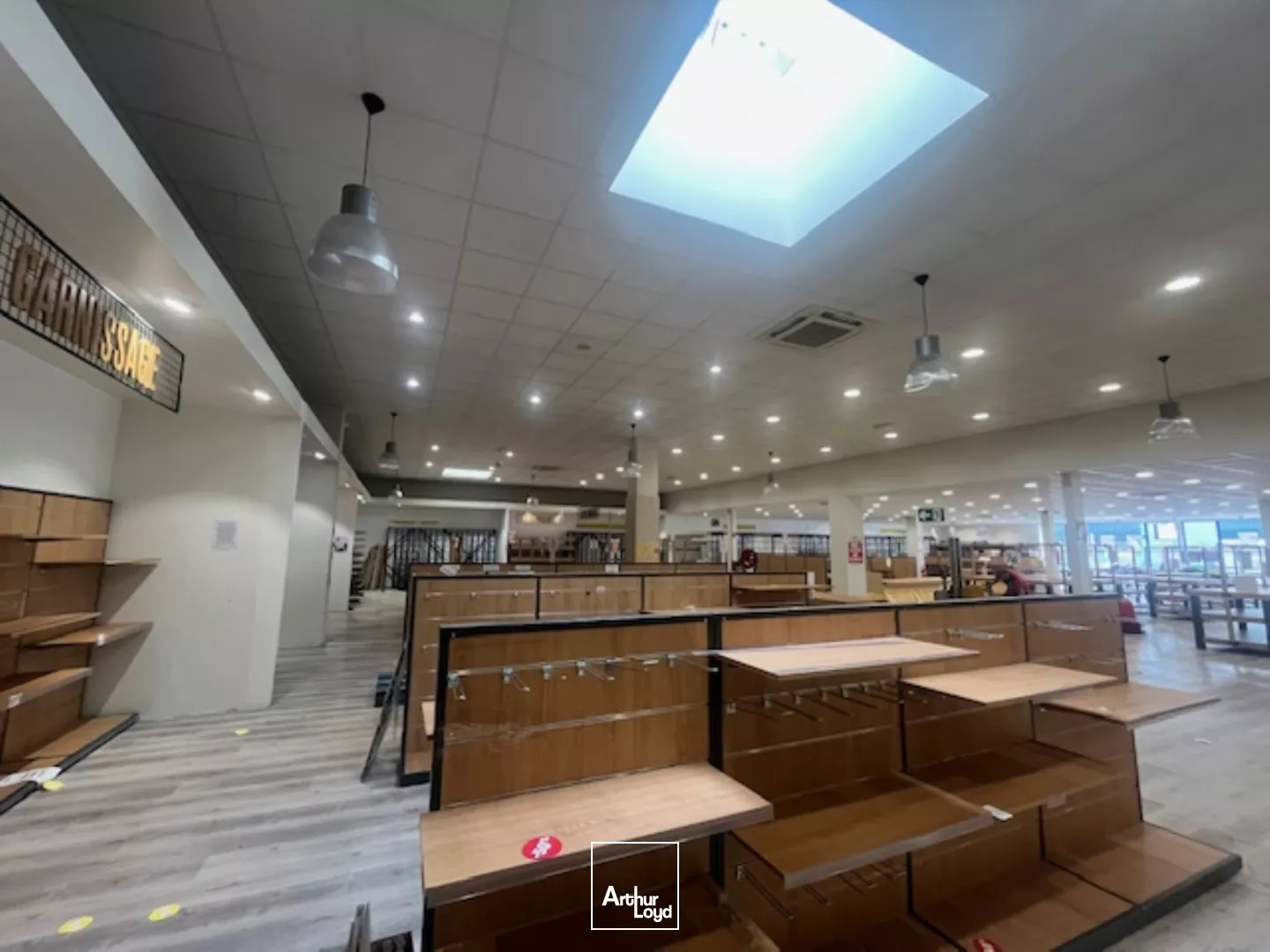 LOCAL COMMERCIAL A OUER - 1492 M² - GOUESNOU