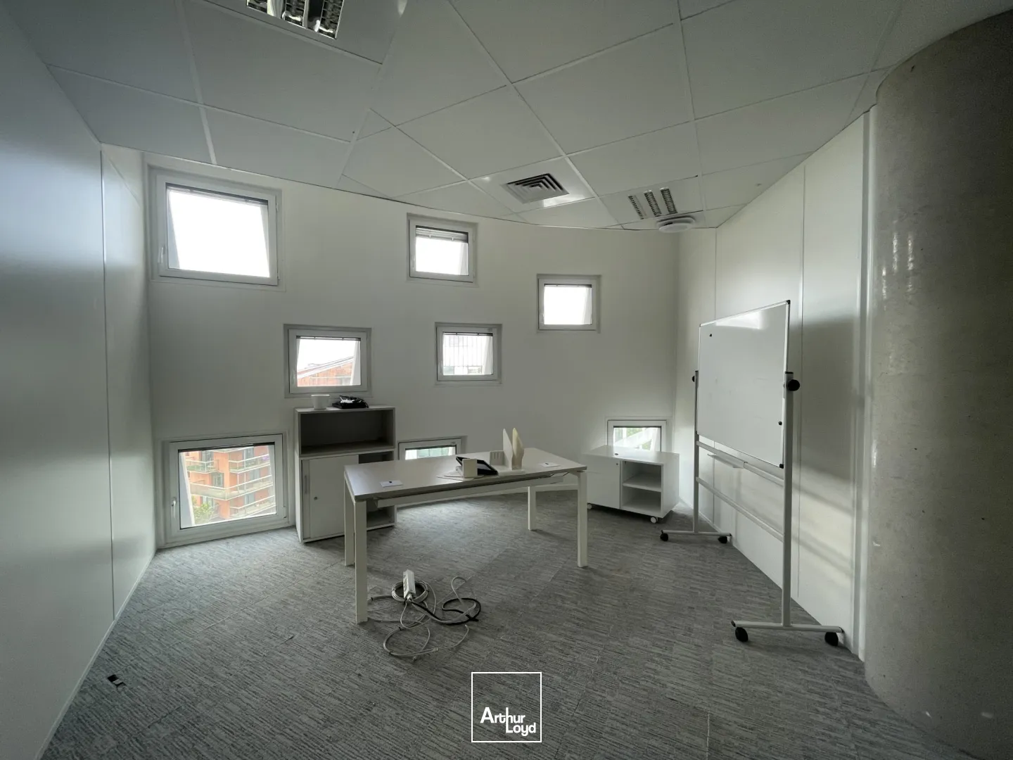 Bureaux à louer aux portes d'Euralille - Immeuble HQE avec parkings, tramway à 2 pas !