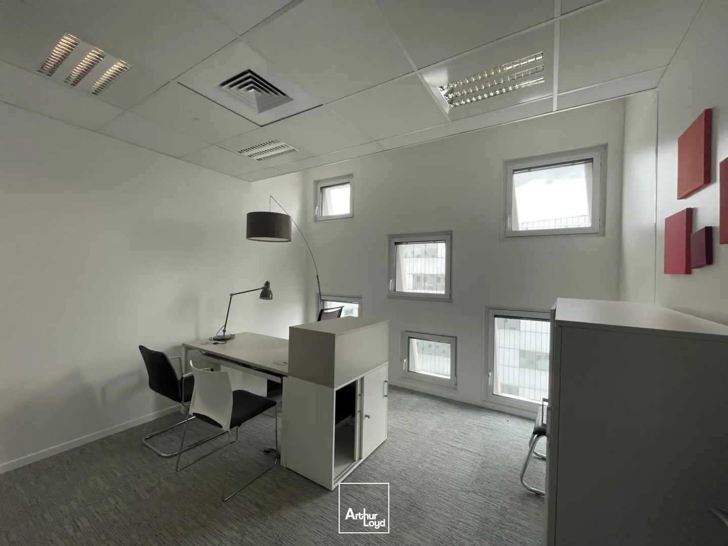 Bureaux à louer aux portes d'Euralille - Immeuble HQE avec parkings, tramway à 2 pas !