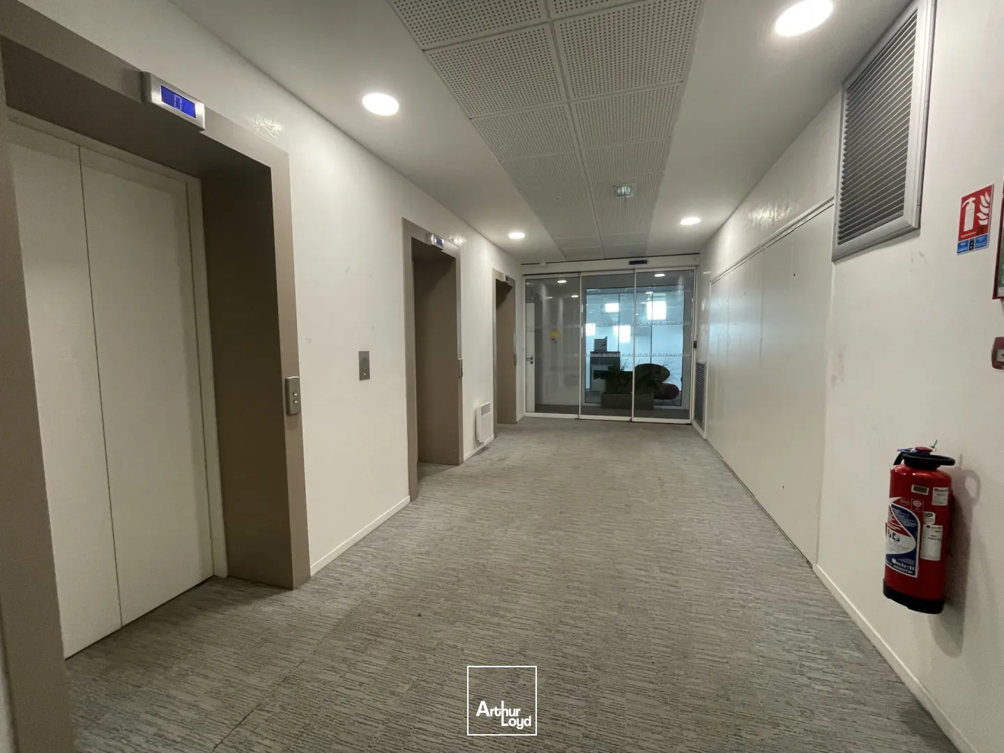 Bureaux à louer aux portes d'Euralille - Immeuble HQE avec parkings, tramway à 2 pas !