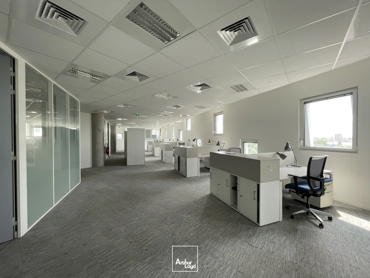 Bureaux à louer aux portes d'Euralille - Immeuble HQE avec parkings, tramway à 2 pas !