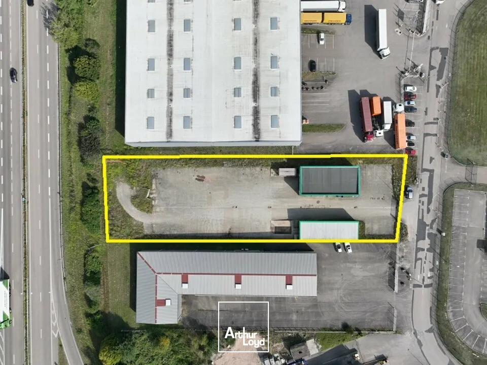 LOCAL D'ACTIVITE - ENTREPOT à LOUER de 220 m²