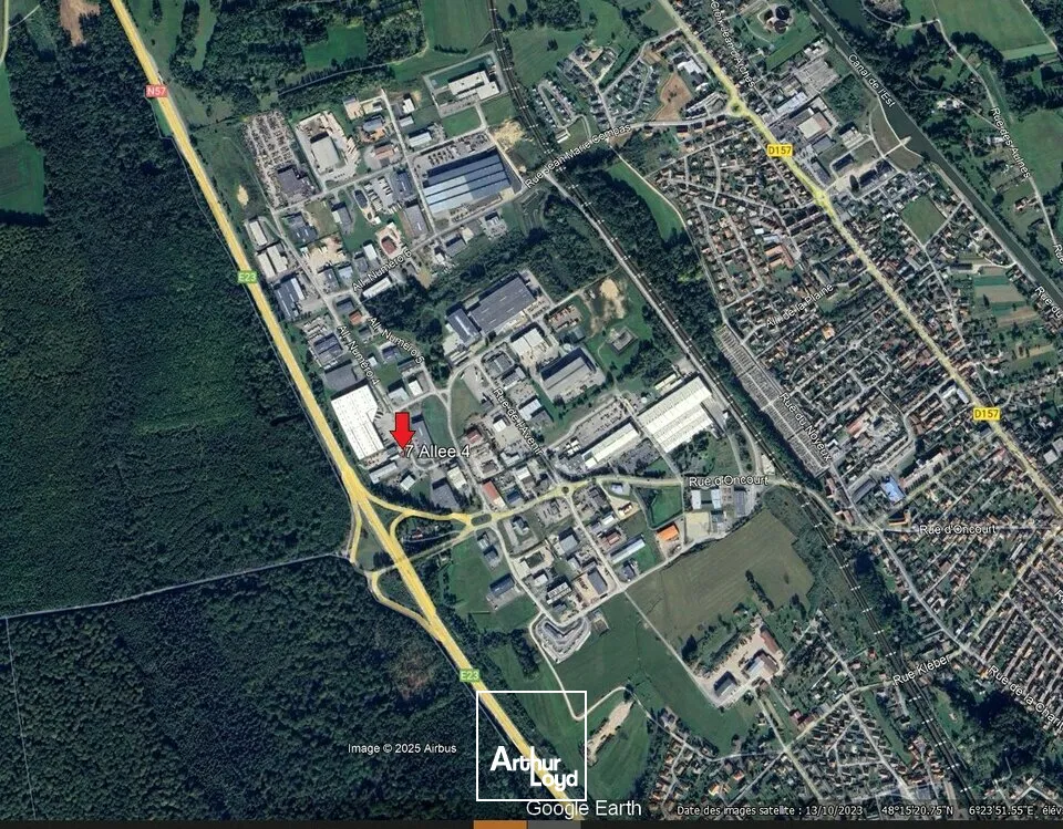 LOCAL D'ACTIVITE - ENTREPOT à LOUER de 220 m²