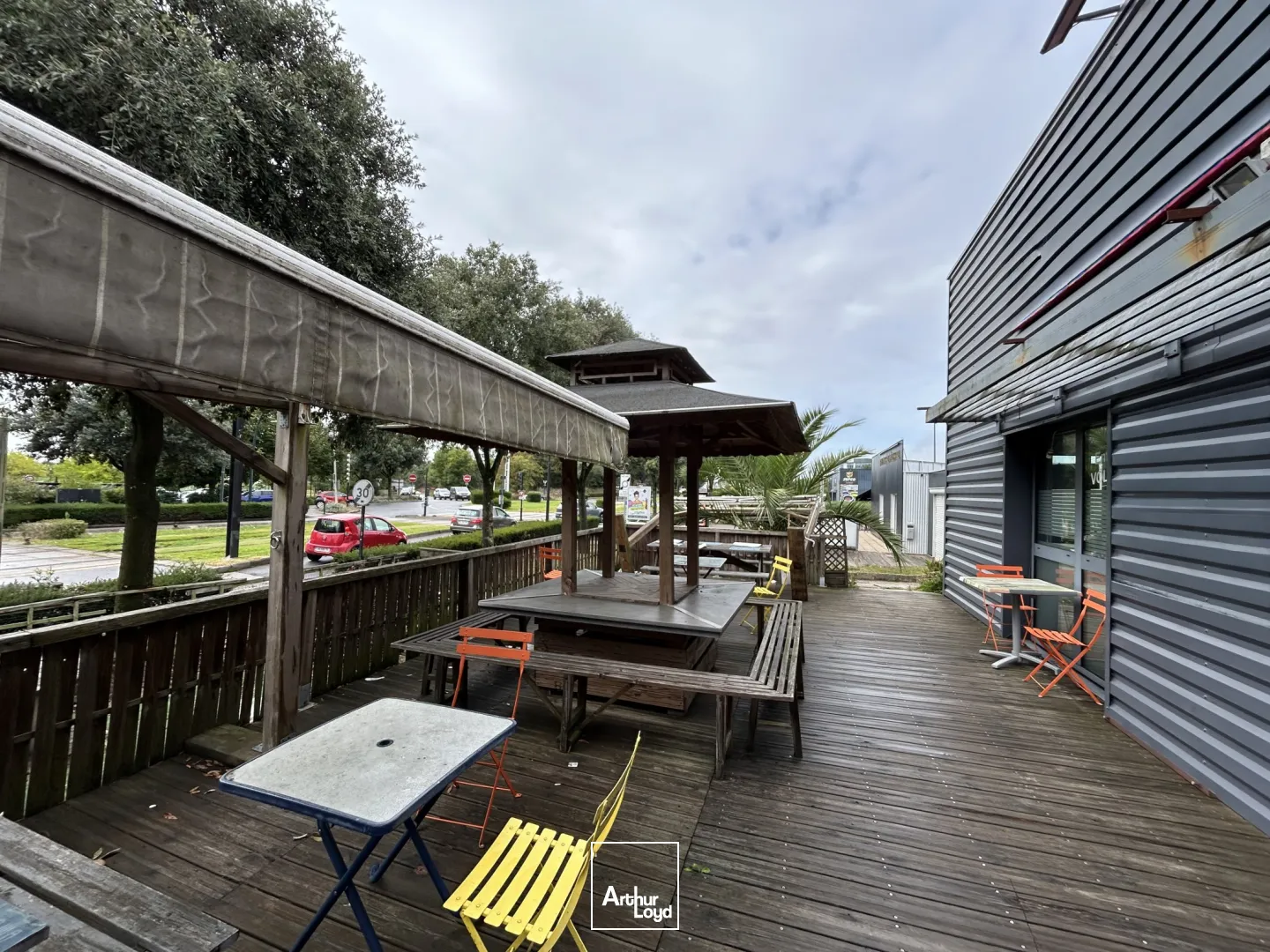 Bâtiment commercial de 500 m² à louer à Saint-Herblain. Proche Atlantis- Nantes 