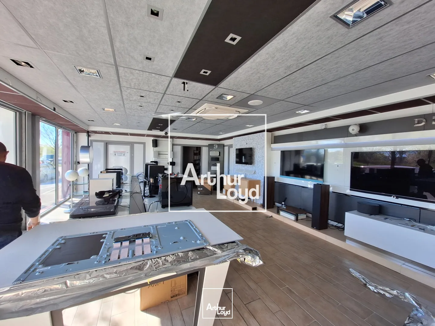 Local Commercial Nîmes : Visibilité Premium sur Axe Majeur - A vendre - Secteur Colisée