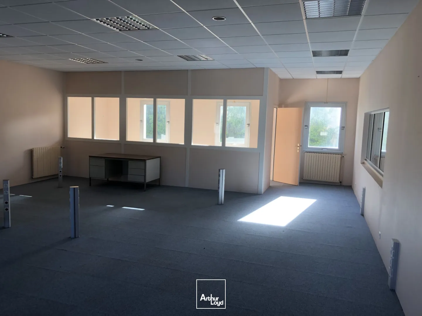 BUREAUX A VENDRE - CENTRE VILLE DE CHATEAULIN