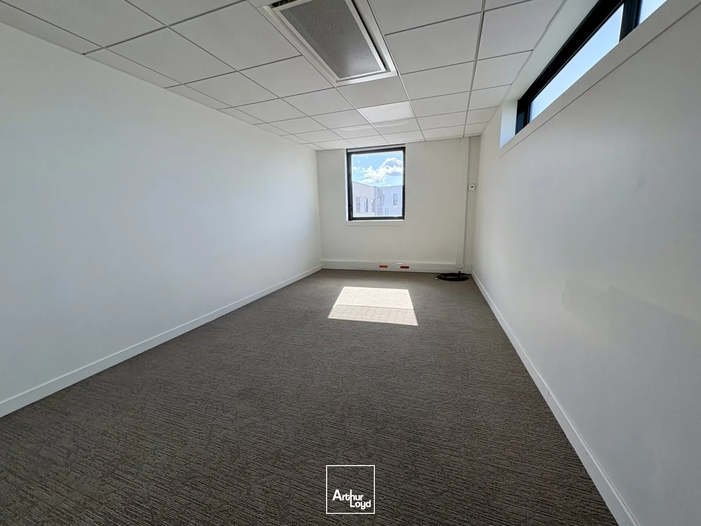 A LOUER BUREAUX 390 M2 MARGNY LES COMPIEGNE