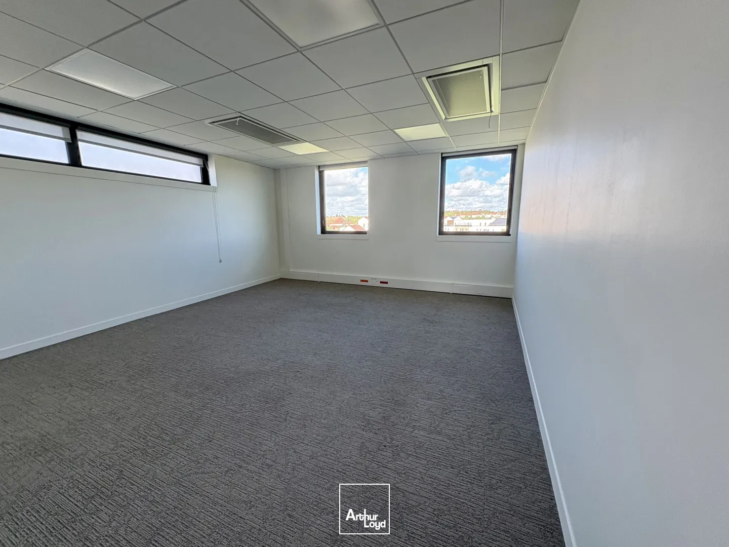 A LOUER BUREAUX 390 M2 MARGNY LES COMPIEGNE