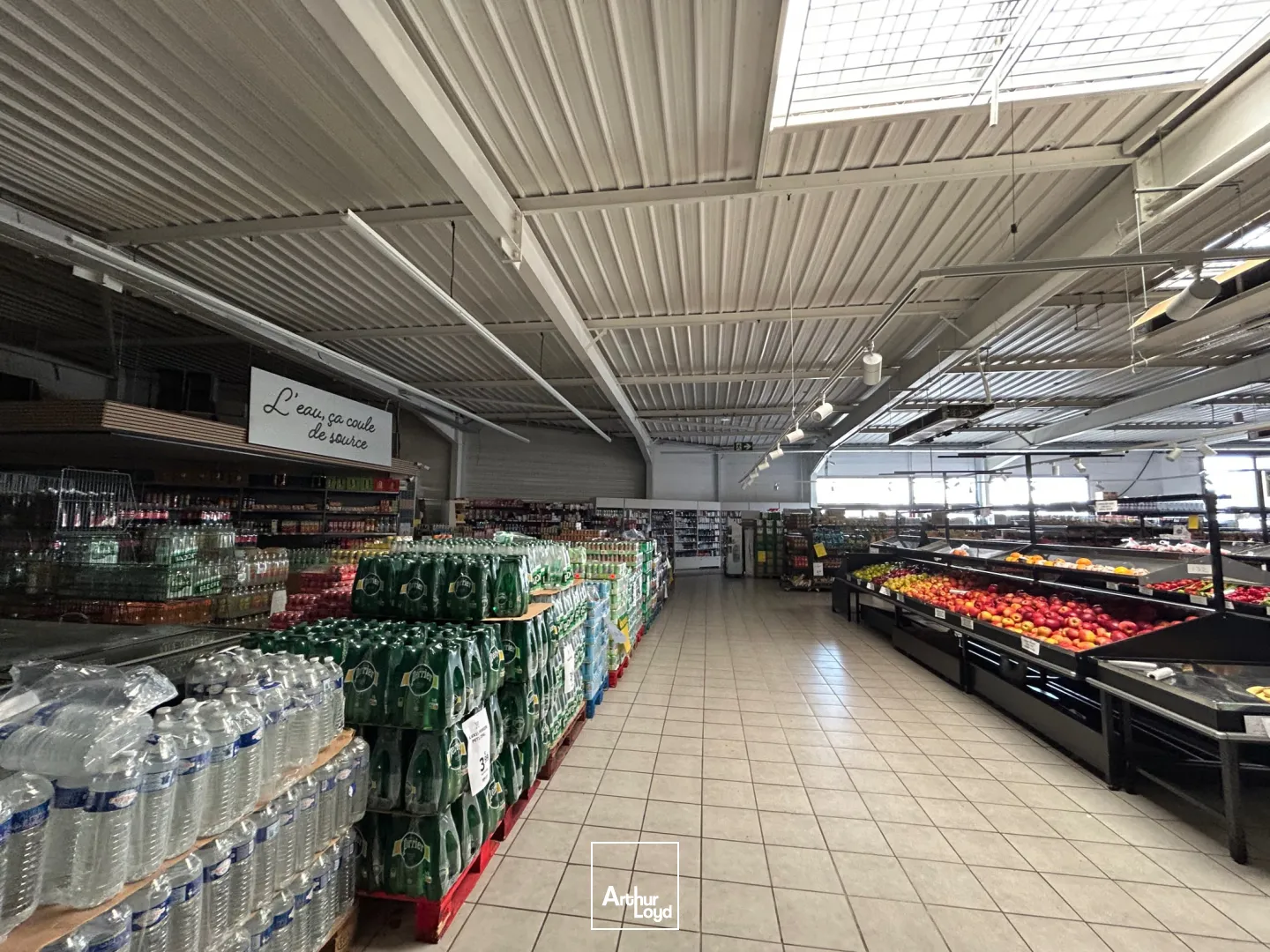 LOCAUX COMMERCIAUX - A VENDRE - 1504 M2 - SAINT-QUENTIN
