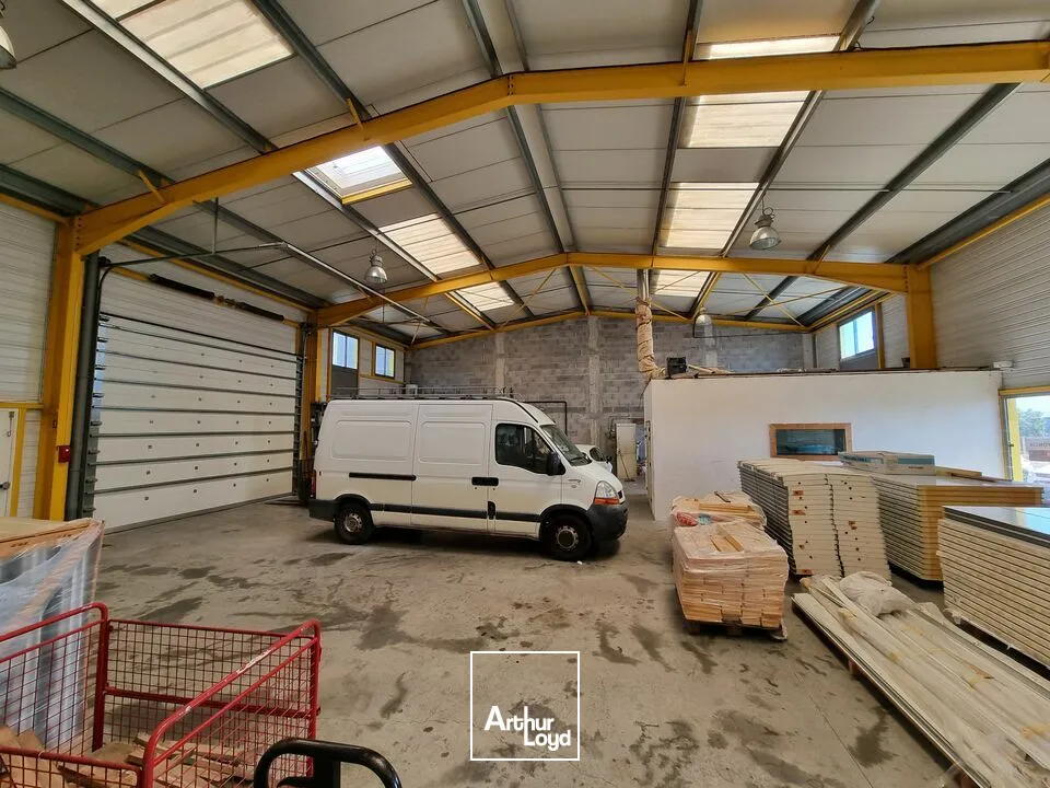 À LOUER  LOCAL COMMERCIAL / D'ACTIVITÉ  370 m²  ZONE DU LUC, ÉCHIRÉ