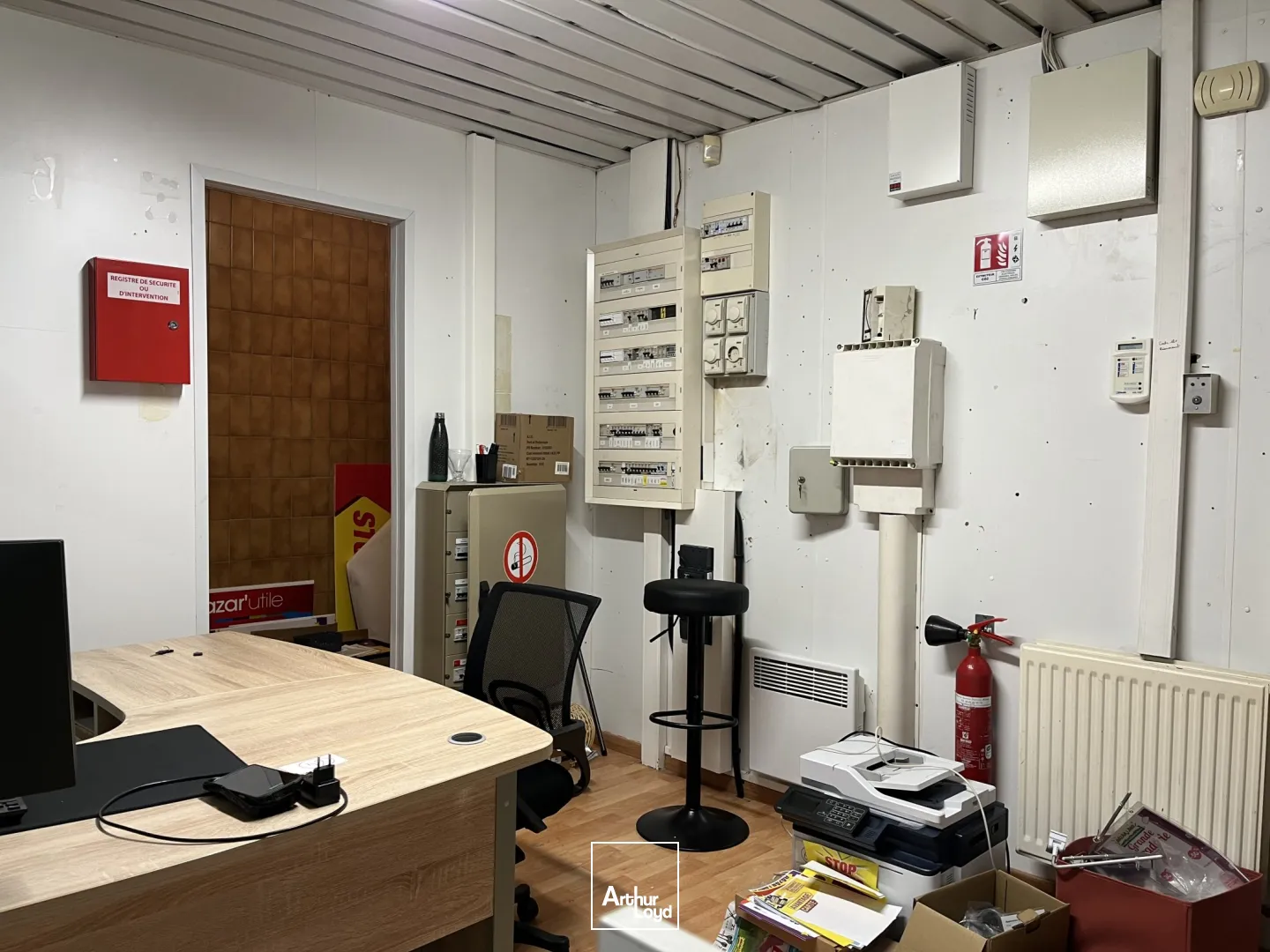 LOCAL COMMERCIAL - 915 m2 - GUISE - ZONE COMMERCIALE INTERMARCHÉ - LA BRIQUETERIE 