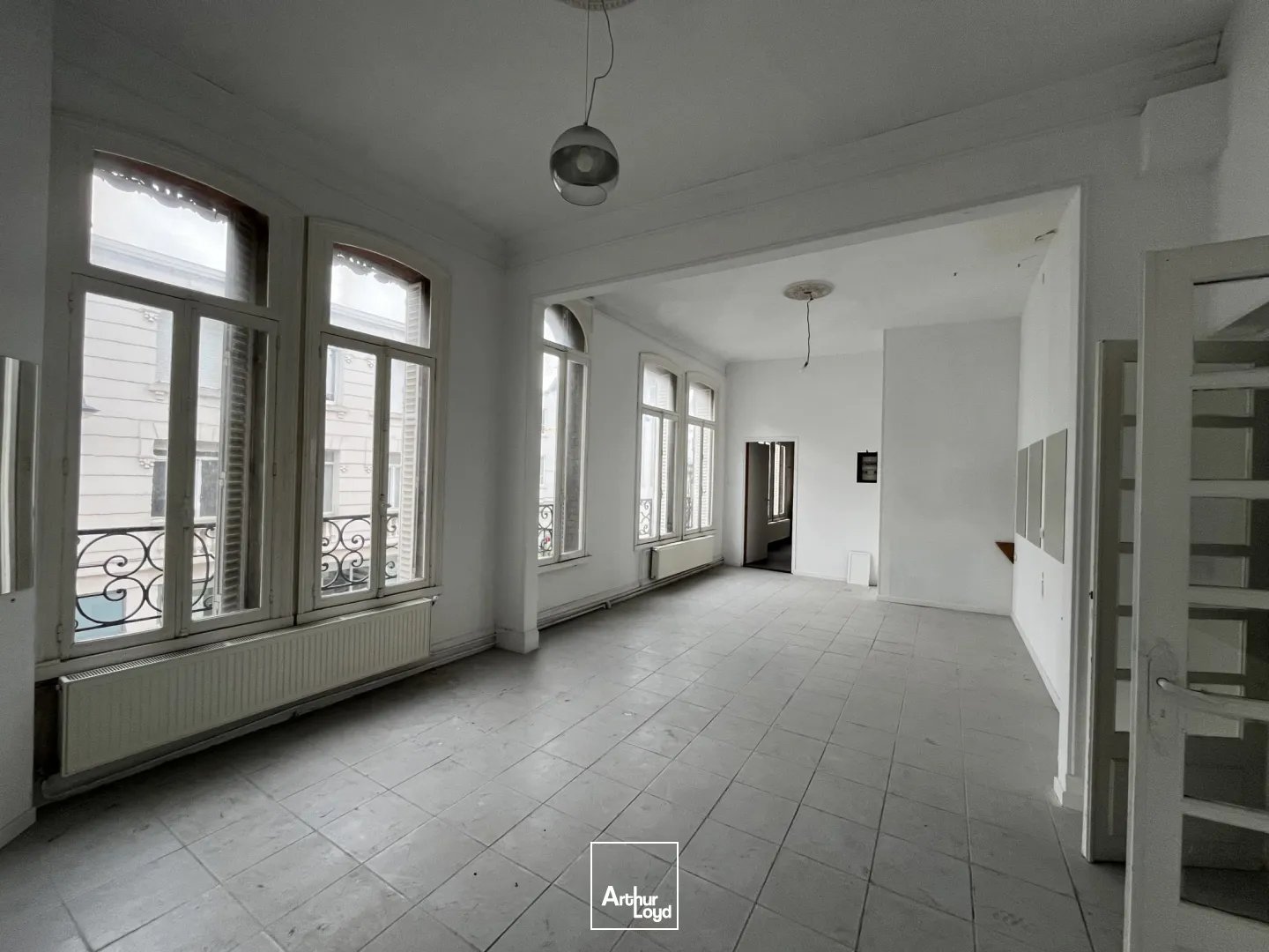 A LOUER - IMMEUBLE DE BUREAUX - 140 M2 - SAINT-QUENTIN