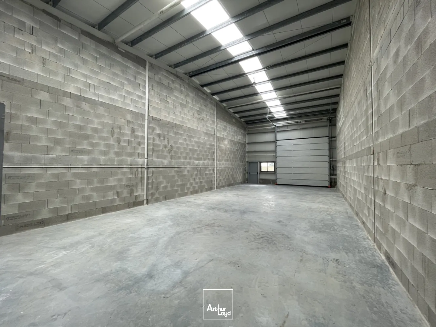 A LOUER - Local de stockage 