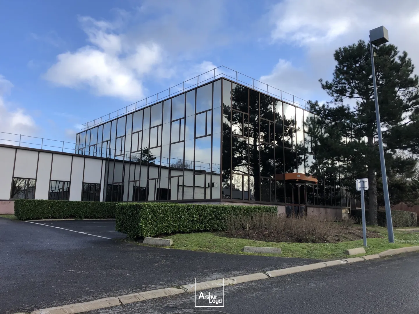 LOTS ACTIVITES A 10 MN DU RER