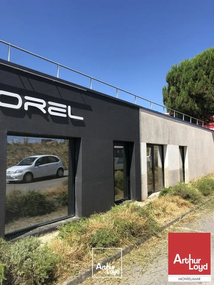 AUBENAS - ZONE COMMERCIALE - A LOUER LOCAL COMMERCIAL DE 115 M2