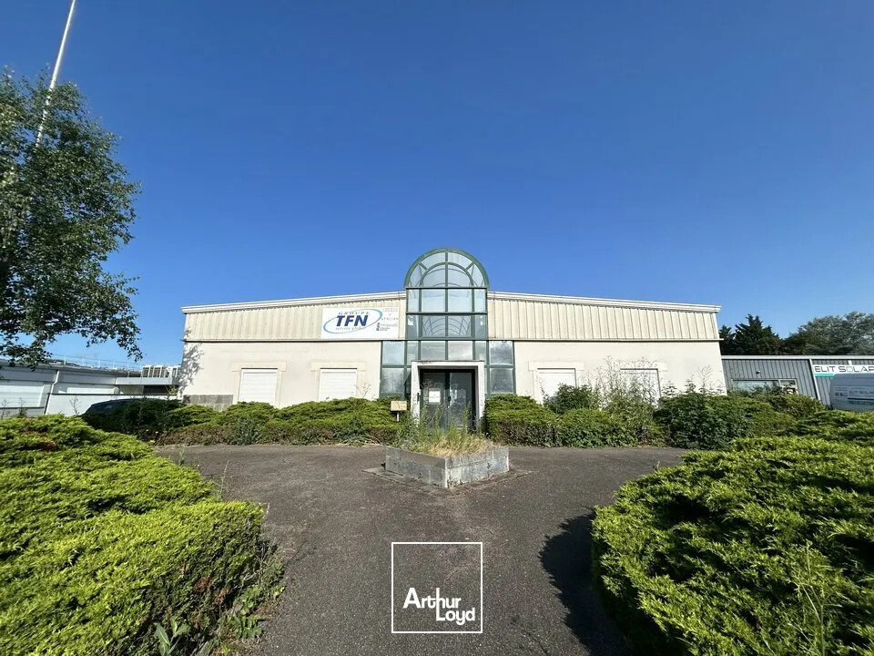 BUREAUX à VENDRE de 607.4 m²