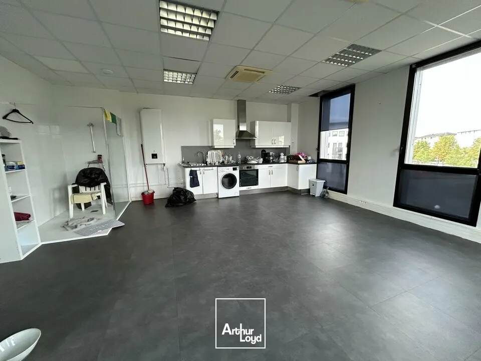 BUREAUX à LOUER de 326 m²
