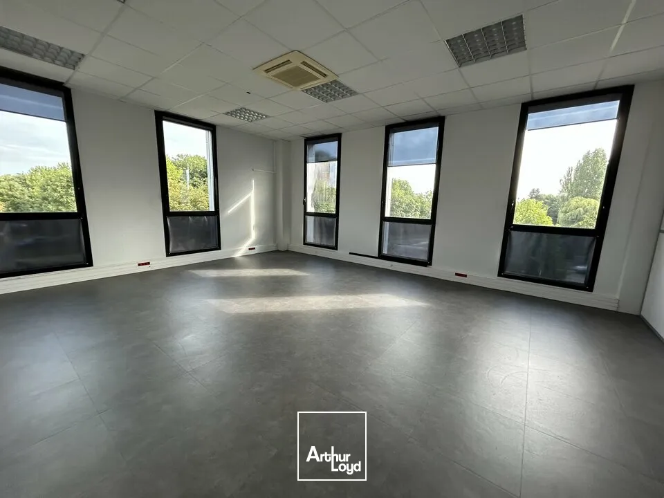 BUREAUX à LOUER de 326 m²