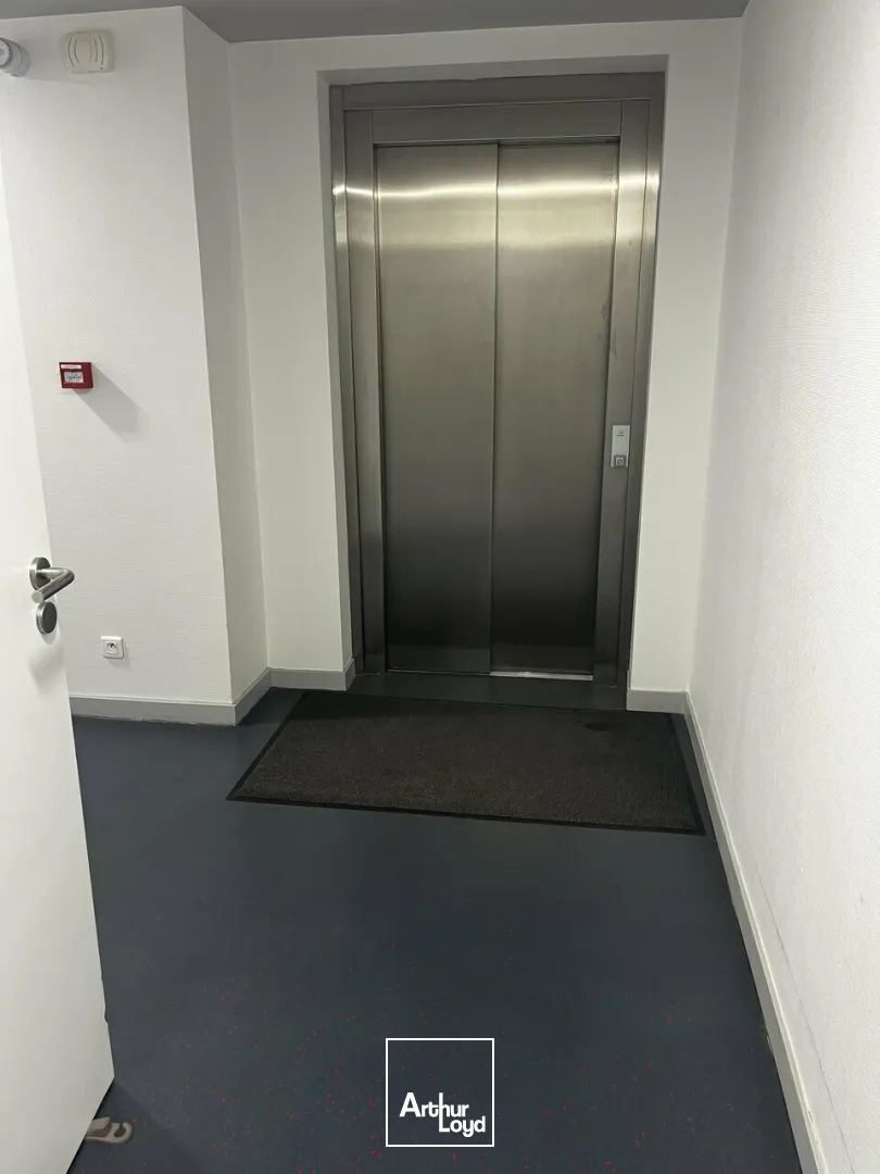 BUREAUX à LOUER de 847 m²