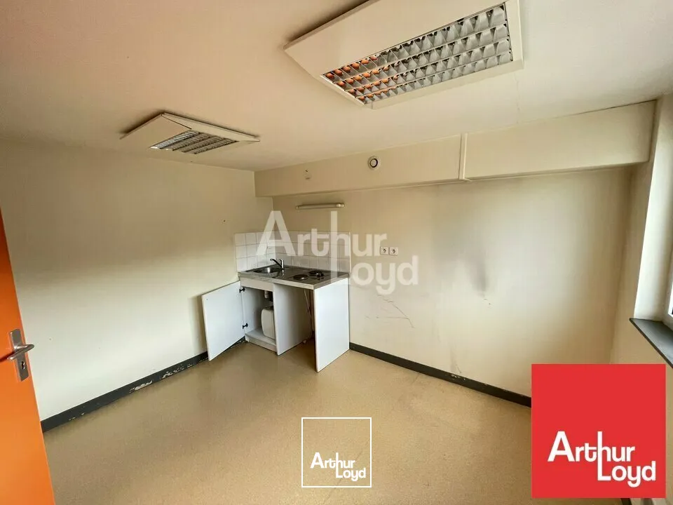 POITIERS NOUVELLE CITEE JUDICIAIRE - SUPERBES BUREAUX A LOUER 308m² AVEC STATIONNEMENT