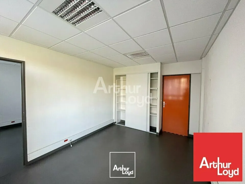 POITIERS NOUVELLE CITEE JUDICIAIRE - SUPERBES BUREAUX A LOUER 308m² AVEC STATIONNEMENT