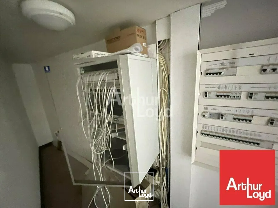 POITIERS NOUVELLE CITEE JUDICIAIRE - SUPERBES BUREAUX A LOUER 308m² AVEC STATIONNEMENT