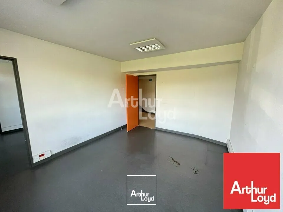 POITIERS NOUVELLE CITEE JUDICIAIRE - SUPERBES BUREAUX A LOUER 308m² AVEC STATIONNEMENT