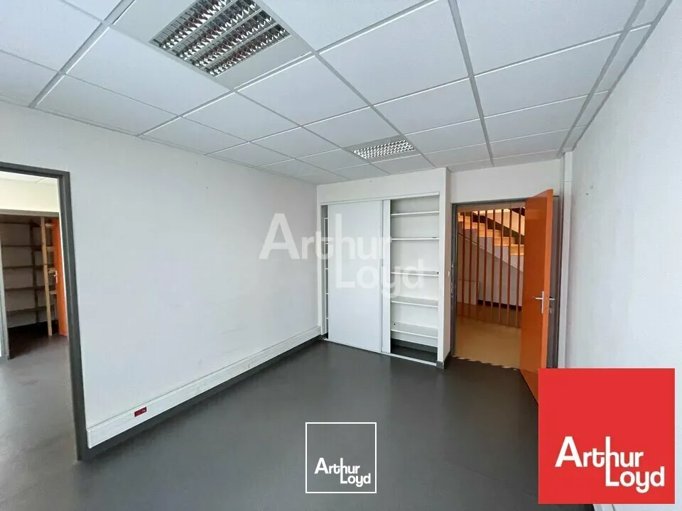 POITIERS NOUVELLE CITEE JUDICIAIRE - SUPERBES BUREAUX A LOUER 308m² AVEC STATIONNEMENT