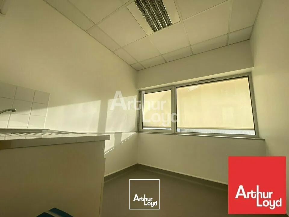 POITIERS CENTRE VILLE CITEE JUDICIAIRE - BUREAUX A LOUER 115m² ET STATIONNEMENT