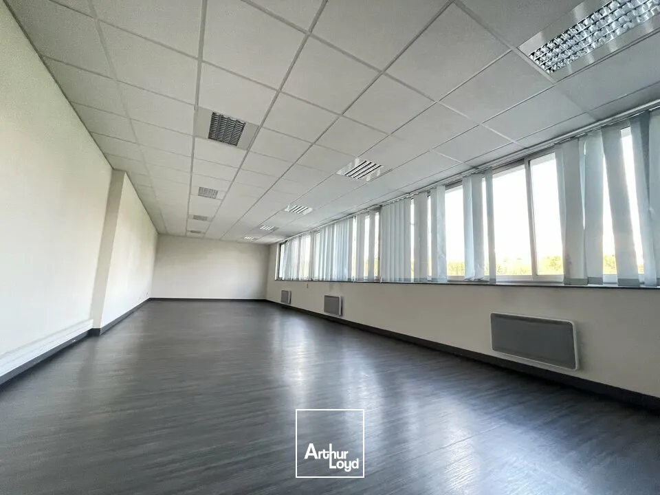 POITIERS CENTRE CITEE JUDICIAIRE - BUREAUX A VENDRE AVEC 7 PLACES DE STATIONNEMENT