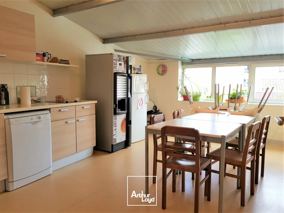 BUREAUX A VENDRE POITIERS CENTRE VILLE 387M2 + 13 PLACES DE STATIONNEMENT