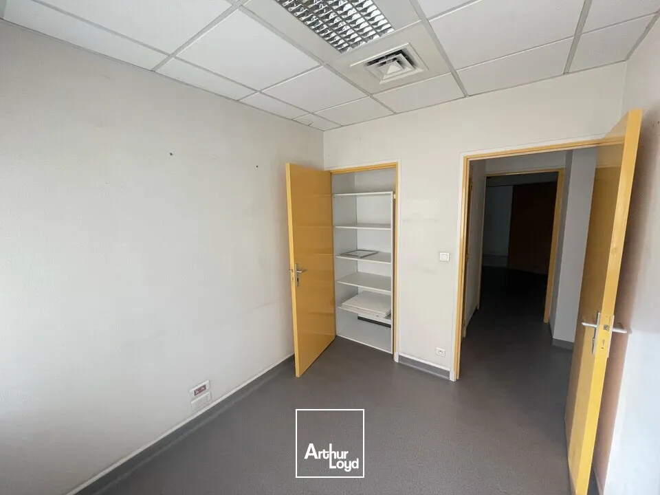 A VENDRE POITIERS CENTRE VILLE CITEE JUDICIAIRE - BUREAUX 115m² + STATIONNEMENT