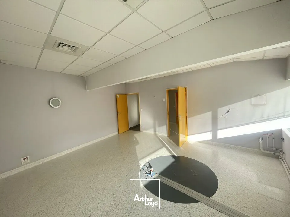 A VENDRE POITIERS CENTRE VILLE CITEE JUDICIAIRE - BUREAUX 115m² + STATIONNEMENT