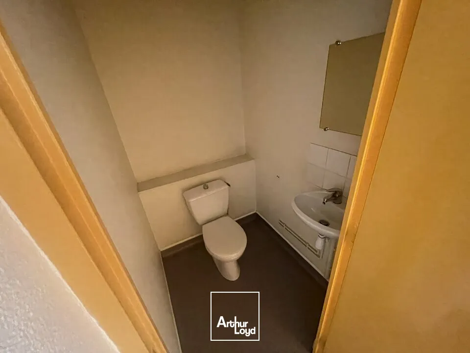 A VENDRE POITIERS CENTRE VILLE CITEE JUDICIAIRE - BUREAUX 115m² + STATIONNEMENT