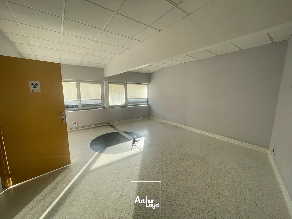 A VENDRE POITIERS CENTRE VILLE CITEE JUDICIAIRE - BUREAUX 115m² + STATIONNEMENT